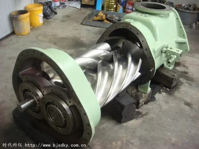 螺桿式空壓機不能平穩(wěn)運行問題-時代科儀1_副本.jpg 螺桿式空壓機不能平穩(wěn)運行問題-時代科儀1_副本.jpg